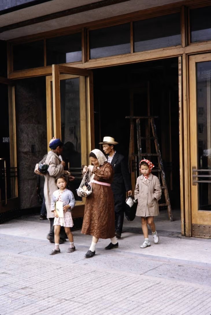 Улсын Их Дэлгүүрийн үүдэнд... 1960-аад он