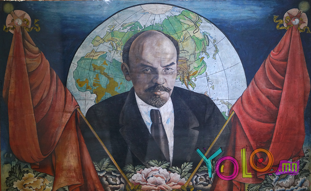 Каким изображали ленина. Портрет Ленина. Ленин 1922. Портрет Ленина на стене. Портрет Ленина в музее революции.
