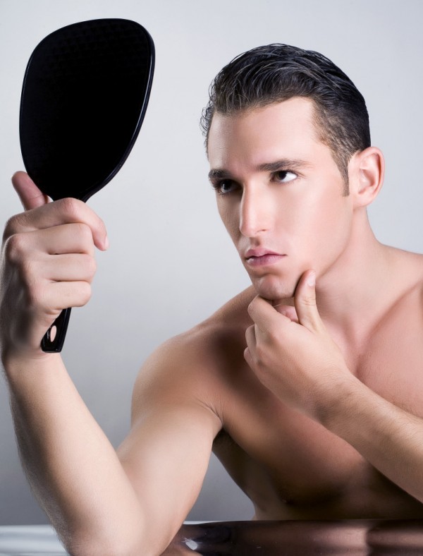 Самолюбование какое. Самолюбование какое. Парни метросексуалы. Самолюбование какое. Эгоистичный человек.