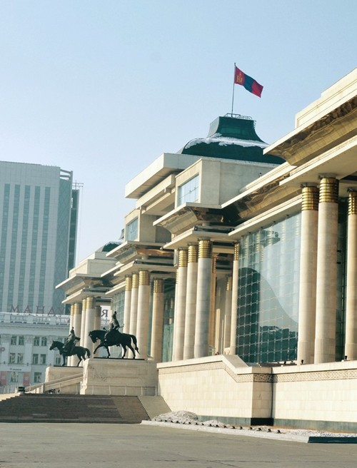 “ӨСВӨРИЙН ПАРЛАМЕНТ”-ийн гишүүд чуулж байна