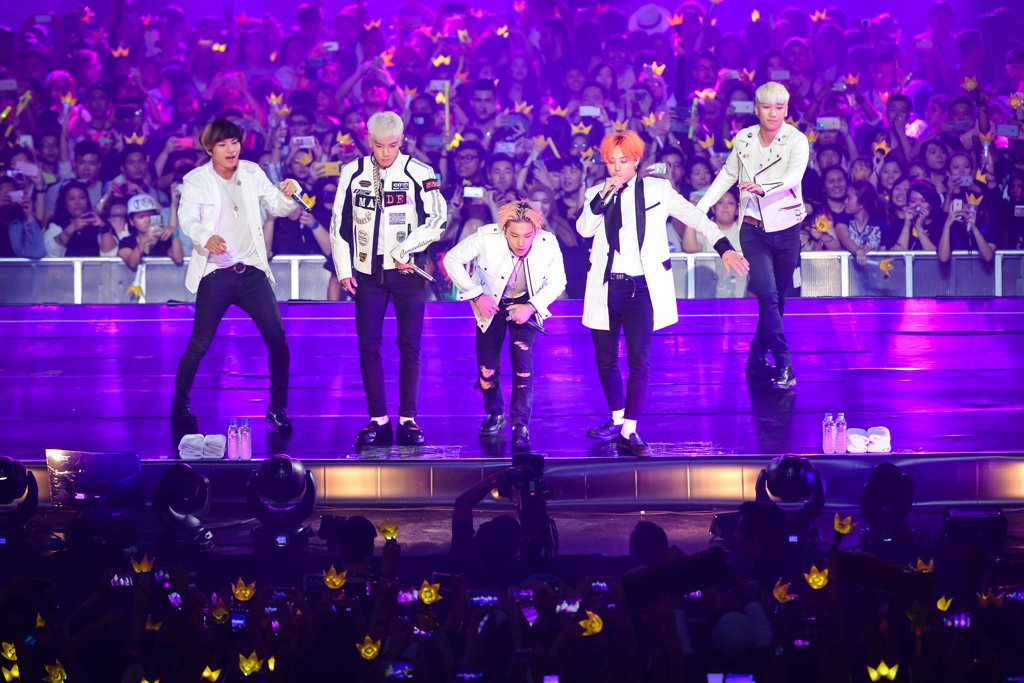 Made bang. BIGBANG группа Кореи. Биг бэнг концерт. Ningning концерт BIGBANG. Биг бэнд к поп.